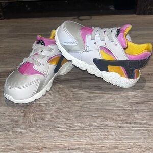 Kids 7C -Nike Huarache Sneakers
